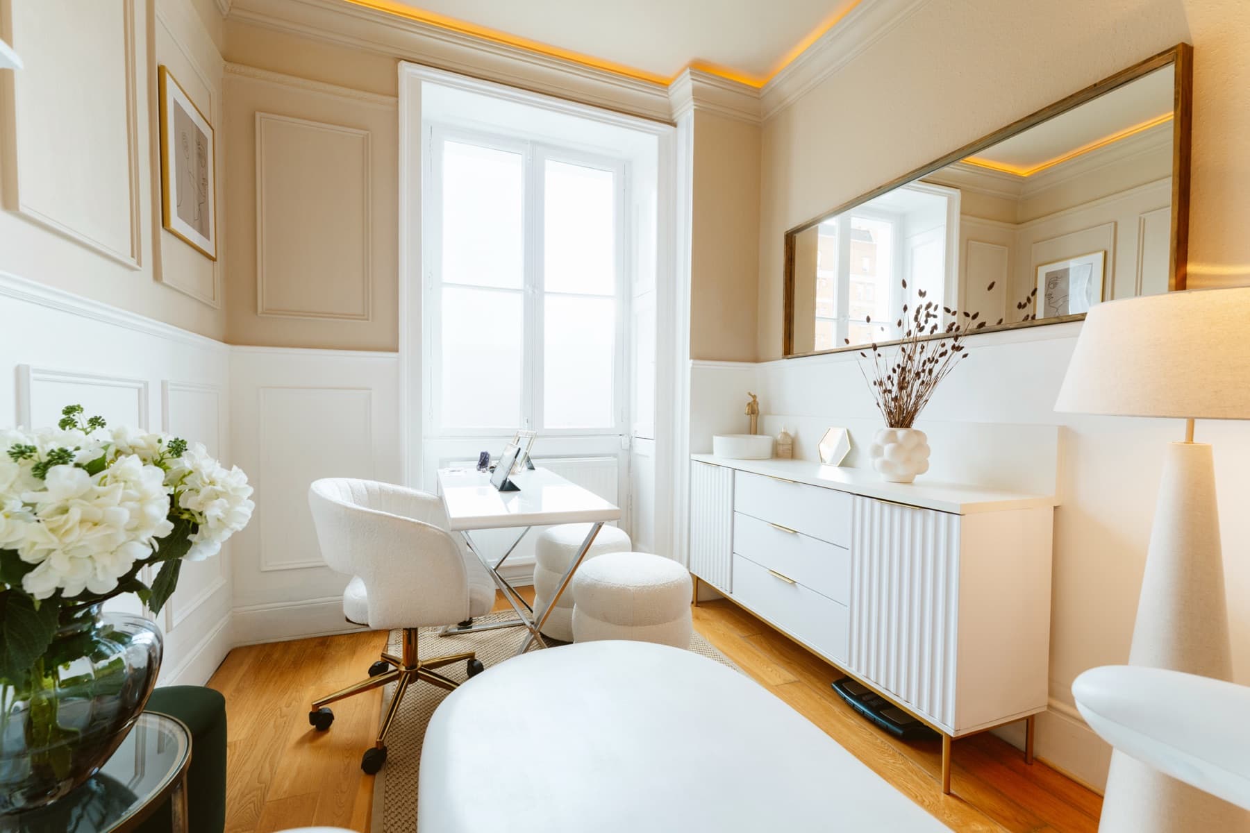 Bright consultation room with a window, mirror and fresh flowers